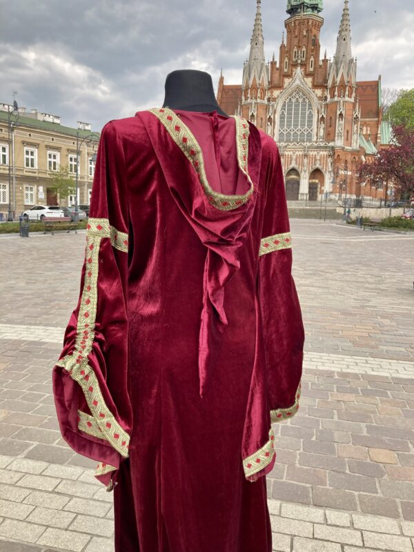 Krolowa Elfow Kostium wypozyczlnia krakow czerwona suknia 4 scaled